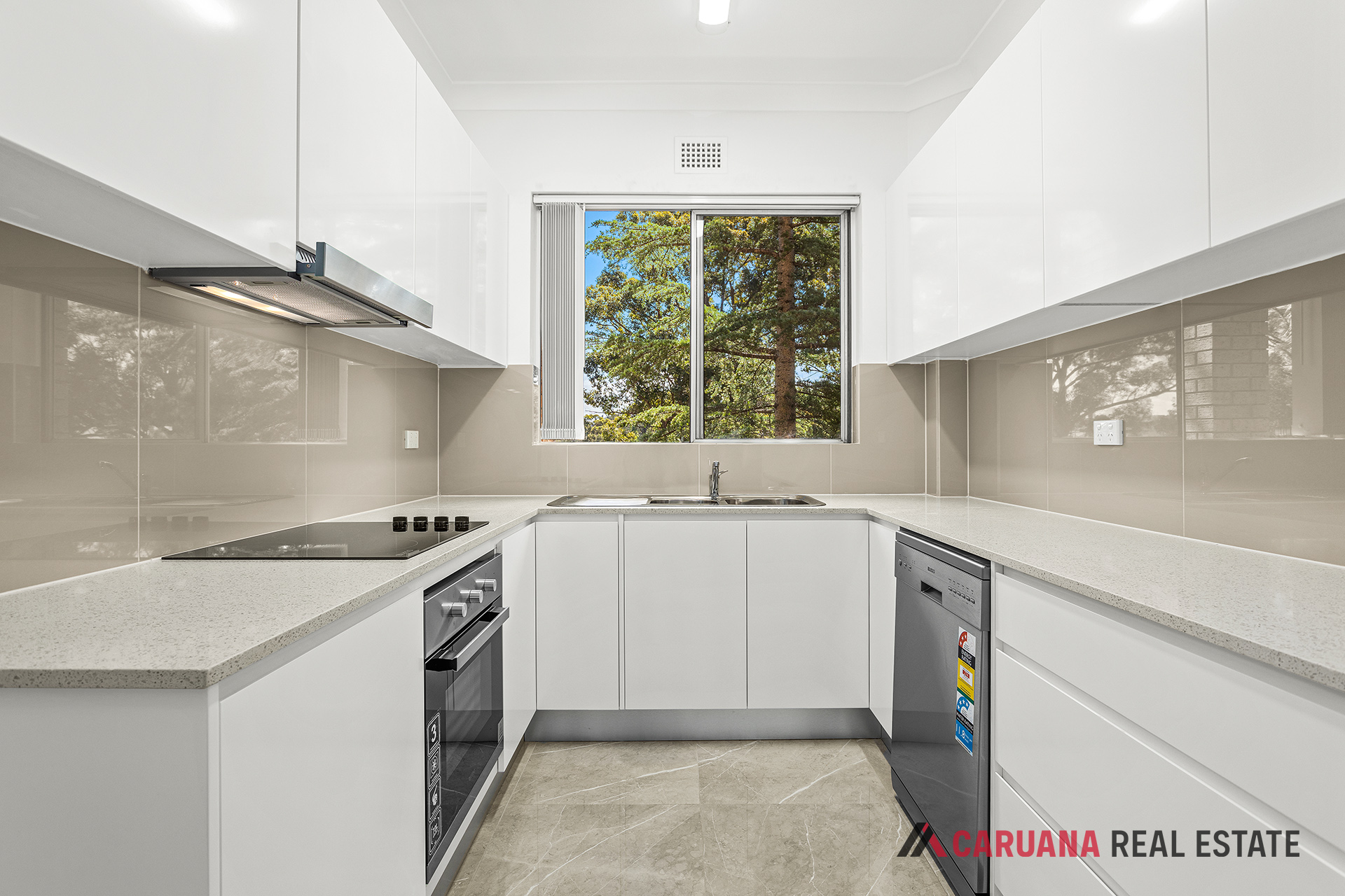 LowRes-10409_4 94-96 Chuter Avenue Ramsgate Beach_101_328