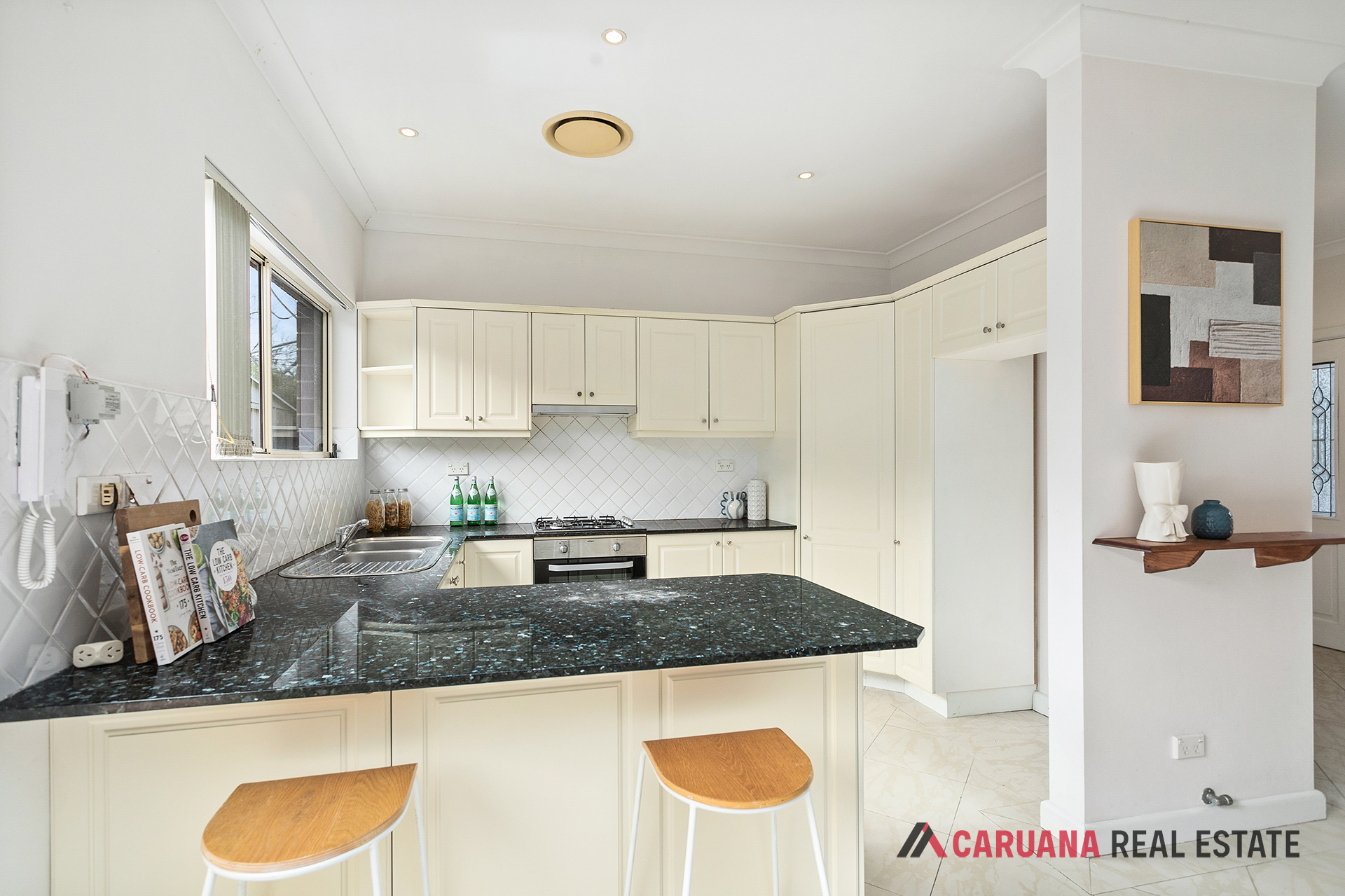 LowRes-10409_4 37 39 Burlington Street Monterey_100_054