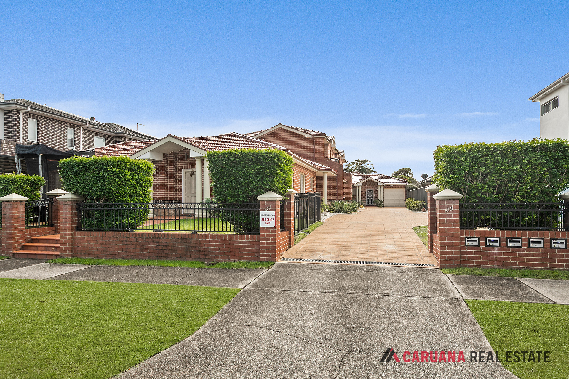 LowRes-10409_4 37 39 Burlington Street Monterey_100_085